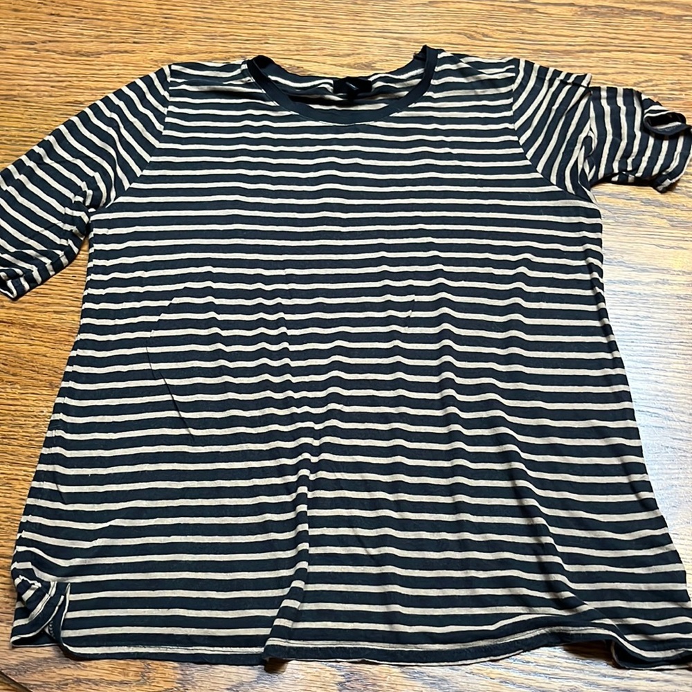 Who What Wear Black and Cream Striped Short Sleeve Tee